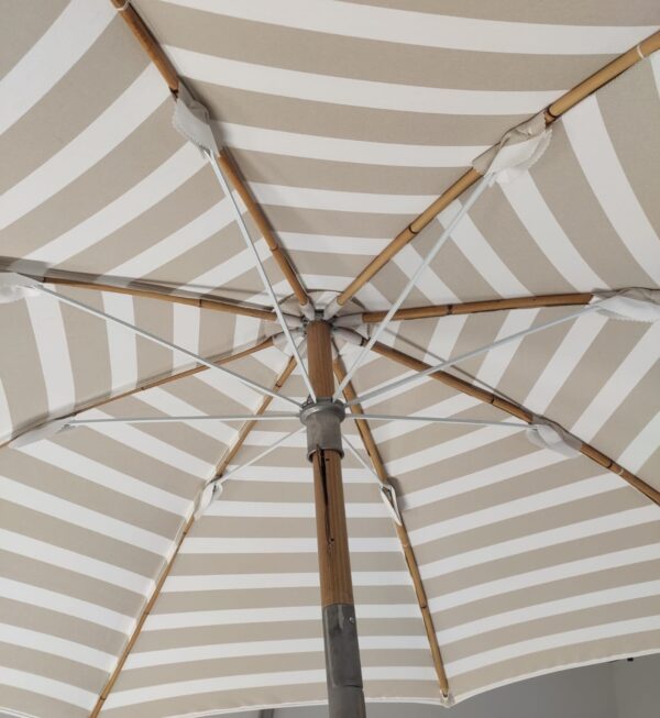 garden parasol with bamboo slats with circular cover